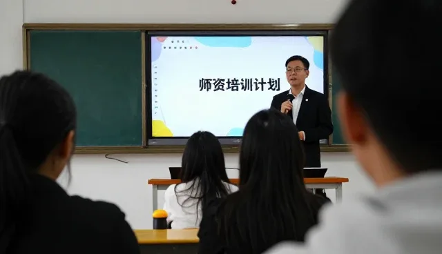 在线课程中学生互动的性能影响与适用条件分析